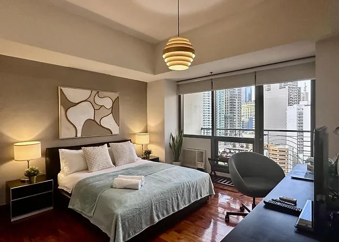 Apartment 1br Corner Unit With Balcony *