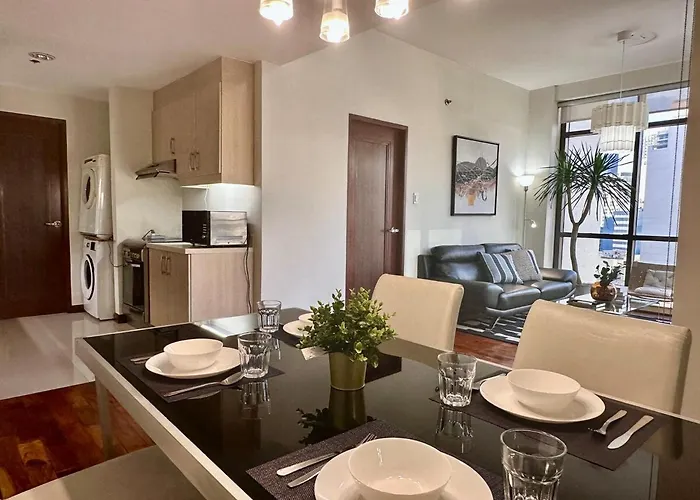 Apartment 1br Corner Unit With Balcony *